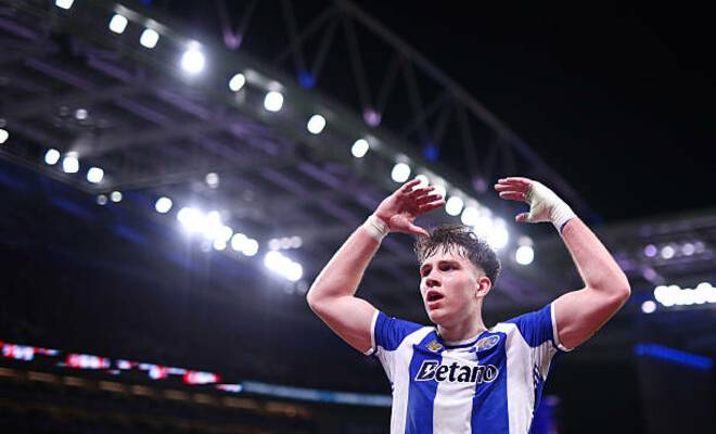 Порту вырвал победу в матче с Арокой, забив дважды в компенсированное время