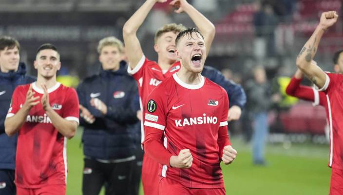 АЗ вырвал победу в конце матча со Спартой