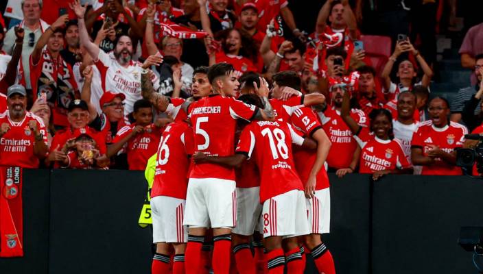 Бенфика на 90-й минуте добыла победу над Арокой