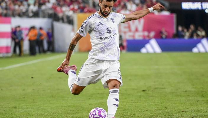 Фернандеш – самый результативный полузащитник в сезоне наряду с игроком Барселоны