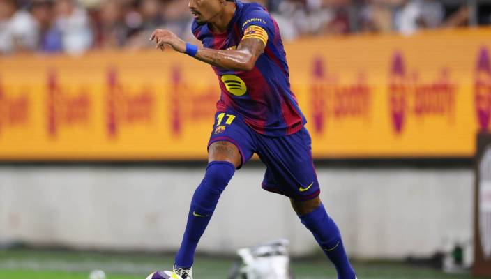 Форвард Барселоны Рафинья признан лучшим игроком недели в Лиге чемпионов