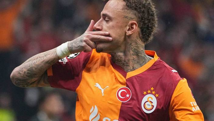 Лангу оторвало часть пальца в матче с Ливерпулем в Лиге чемпионов