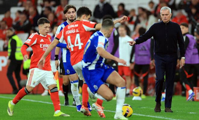 Он назвал меня предателем 50 раз!: Моуриньо взорвался после удаления